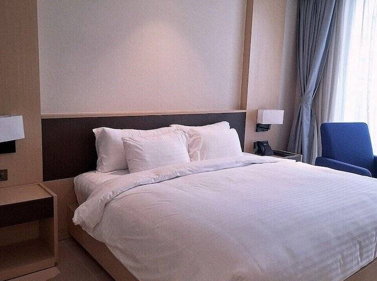 The Western Seaview Cam Ranh Condotel