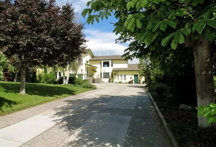 A View Of The Lake B & B
