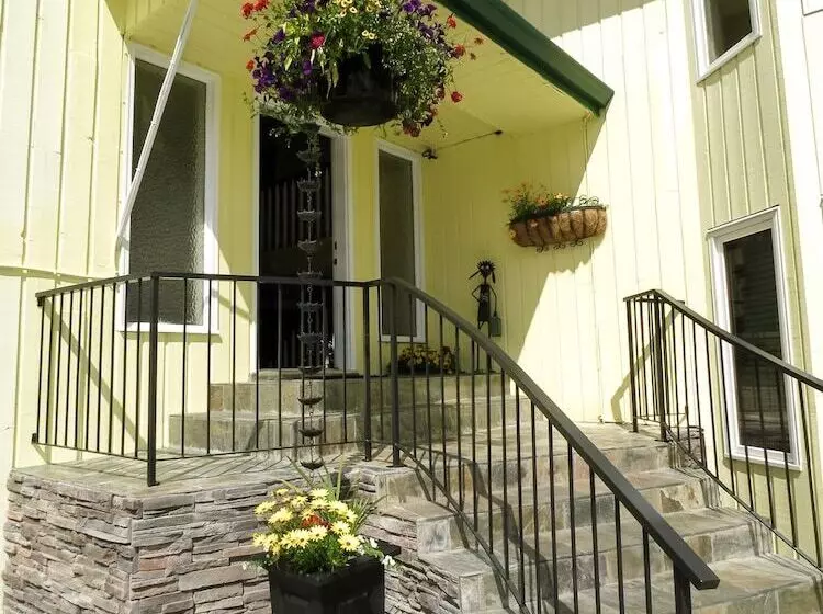 A View Of The Lake B & B