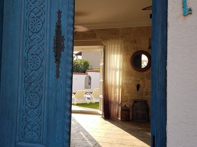 تختخواب و صبحانه Lilaverde Alacati   Adults Only