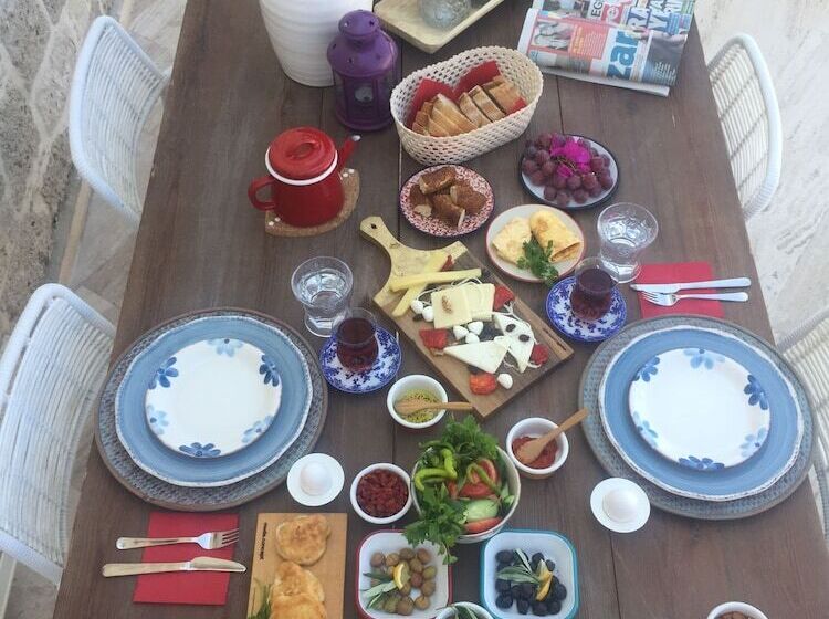 تختخواب و صبحانه Lilaverde Alacati   Adults Only