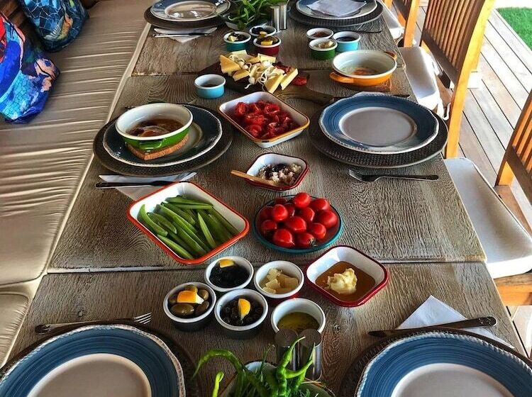 تختخواب و صبحانه Lilaverde Alacati   Adults Only