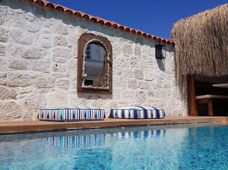 تختخواب و صبحانه Lilaverde Alacati   Adults Only