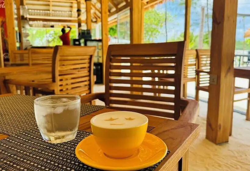 هتل Wave Crest Retreat