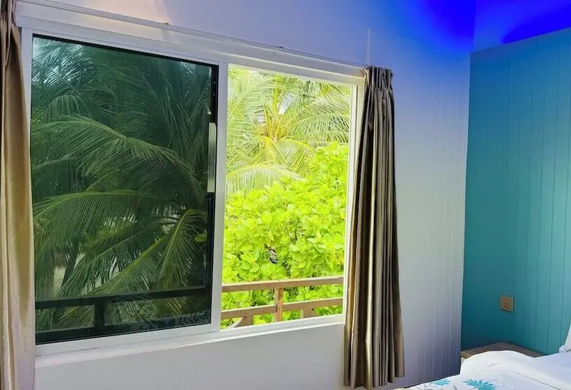 هتل Wave Crest Retreat