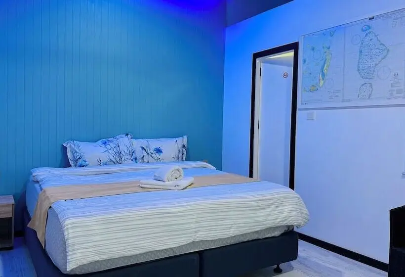 هتل Wave Crest Retreat