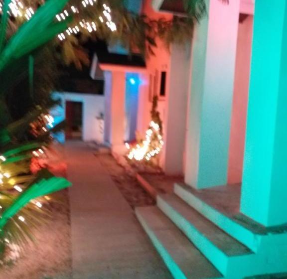 Bell At The Airport Suites Adults Only