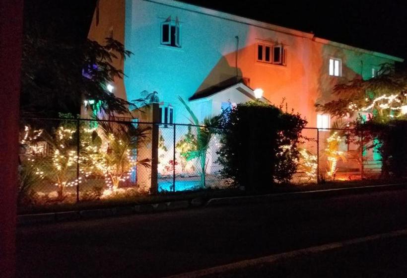 Bell At The Airport Suites Adults Only