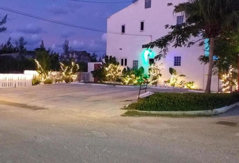 Bell At The Airport Suites Adults Only