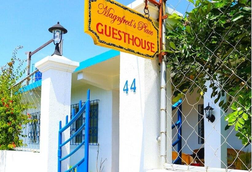 Aamiaismajoitus (B&B) Magnfred S Place Batanes