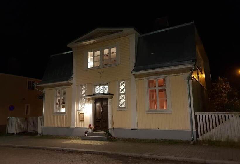 تختخواب و صبحانه Matin Ja Maijan Majatalo