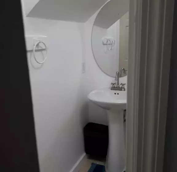 Bell At The Airport Suites Adults Only