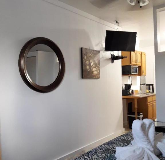 Bell At The Airport Suites Adults Only