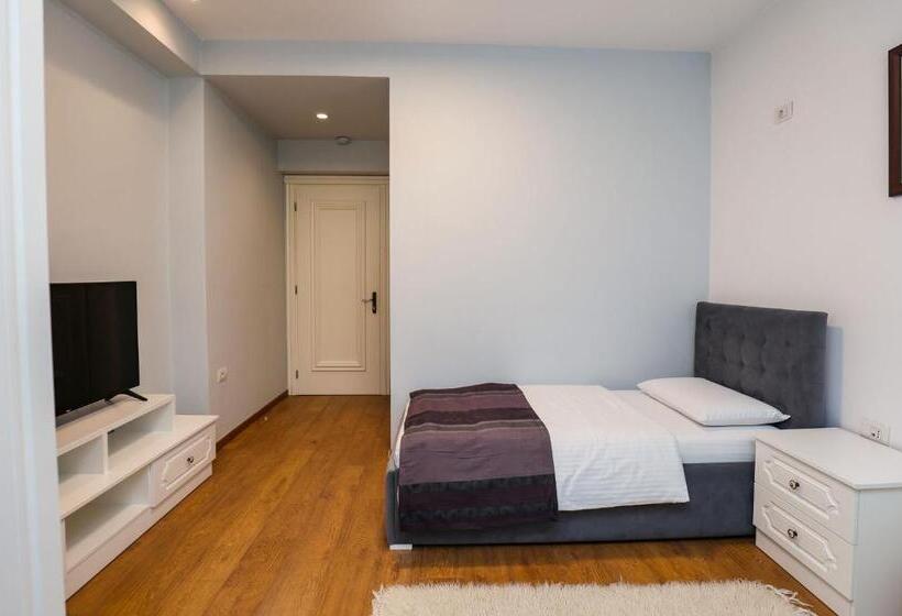 호텔 Bujtina Oxhaku