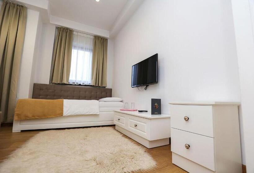 호텔 Bujtina Oxhaku