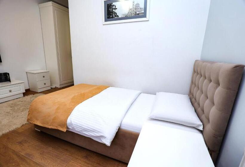 호텔 Bujtina Oxhaku