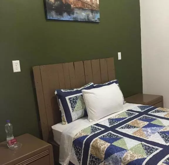 ホテル Revolución