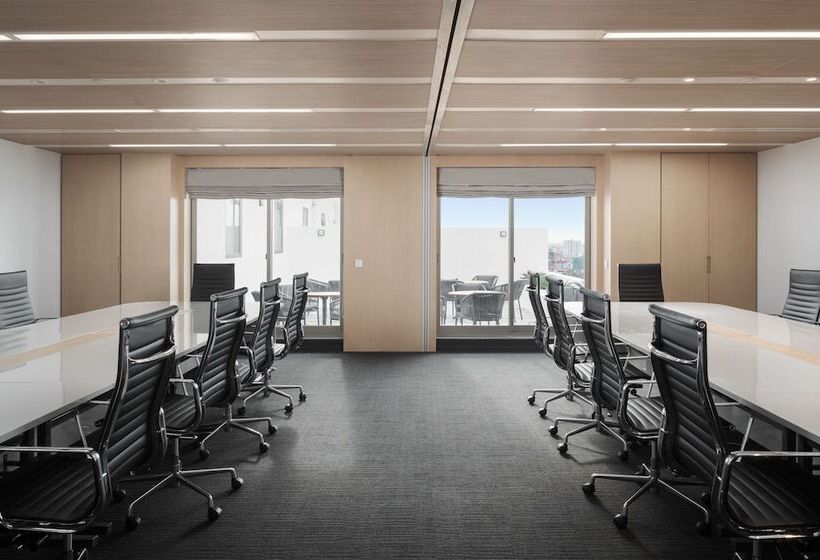 فندق Emion Phnom Penh