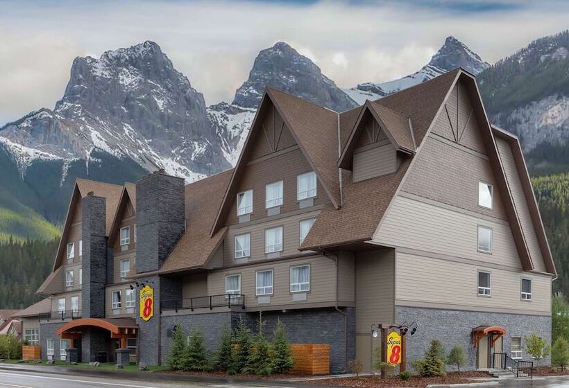 هتل Super 8 By Wyndham Canmore