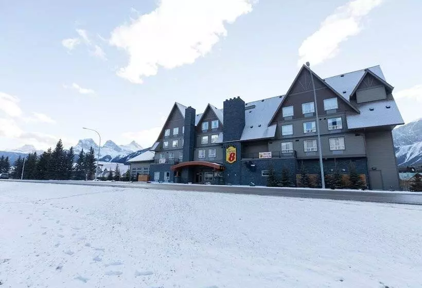 هتل Super 8 By Wyndham Canmore