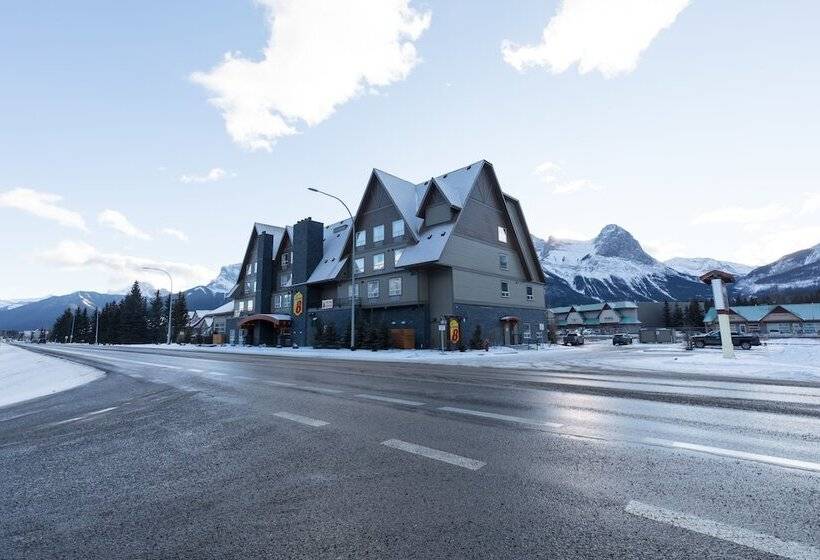 هتل Super 8 By Wyndham Canmore