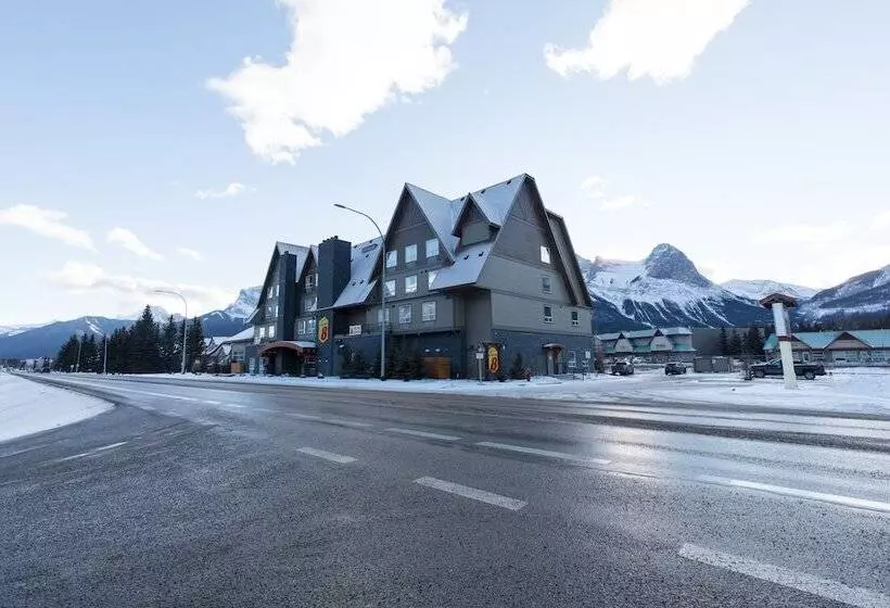 هتل Super 8 By Wyndham Canmore