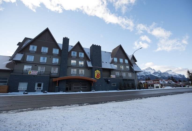 هتل Super 8 By Wyndham Canmore