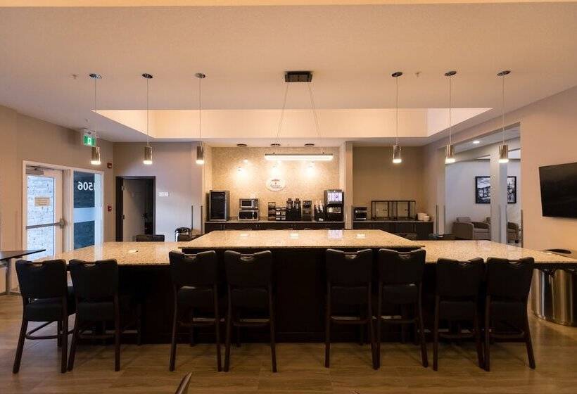 هتل Super 8 By Wyndham Canmore