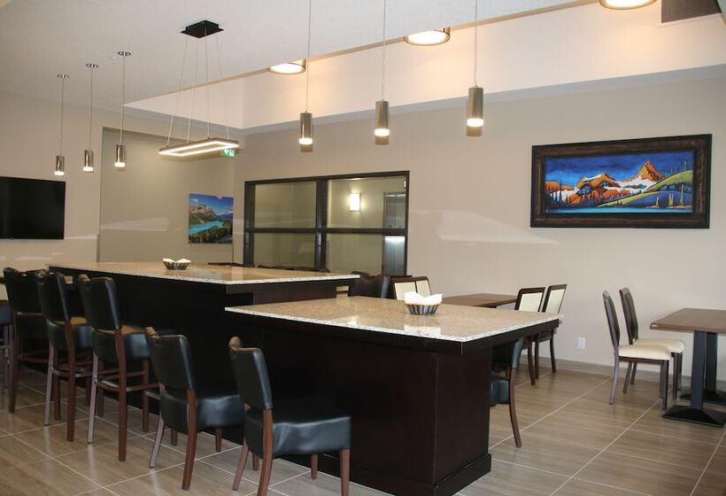 هتل Super 8 By Wyndham Canmore