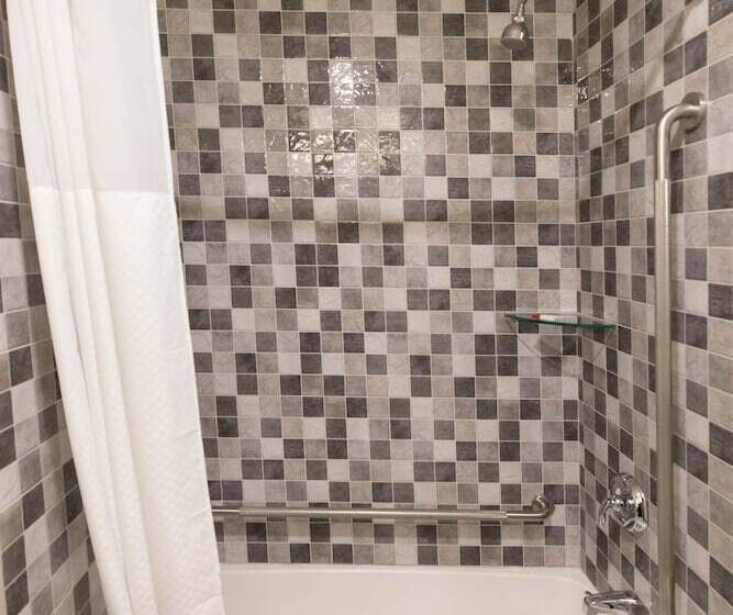 هتل Super 8 By Wyndham Canmore