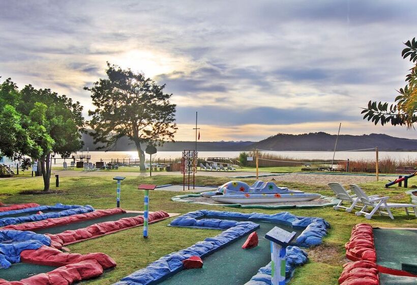 استراحتگاه Baywater Village