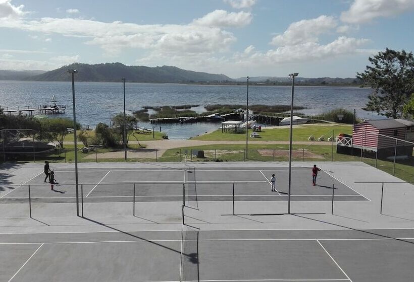 استراحتگاه Baywater Village