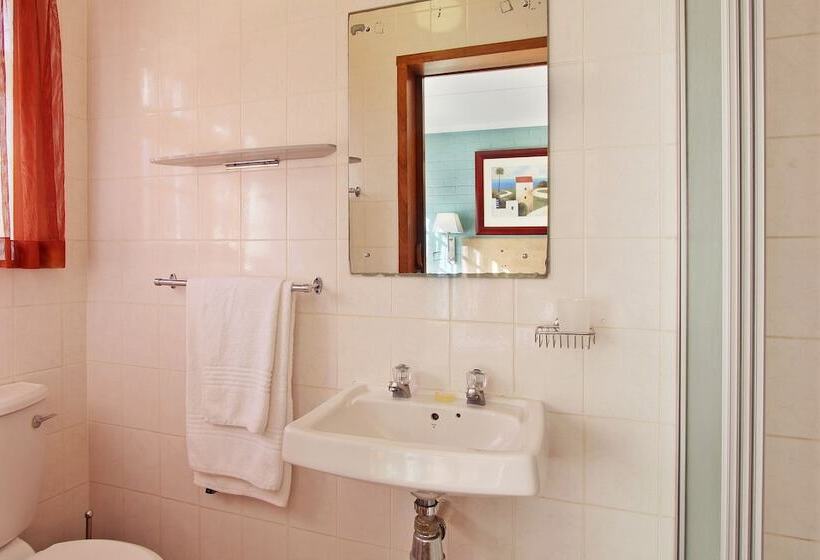 استراحتگاه Baywater Village