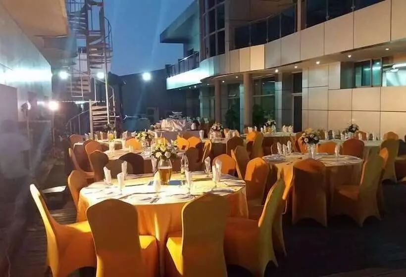Seasons Hotel & Spa