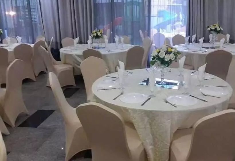 Seasons Hotel & Spa