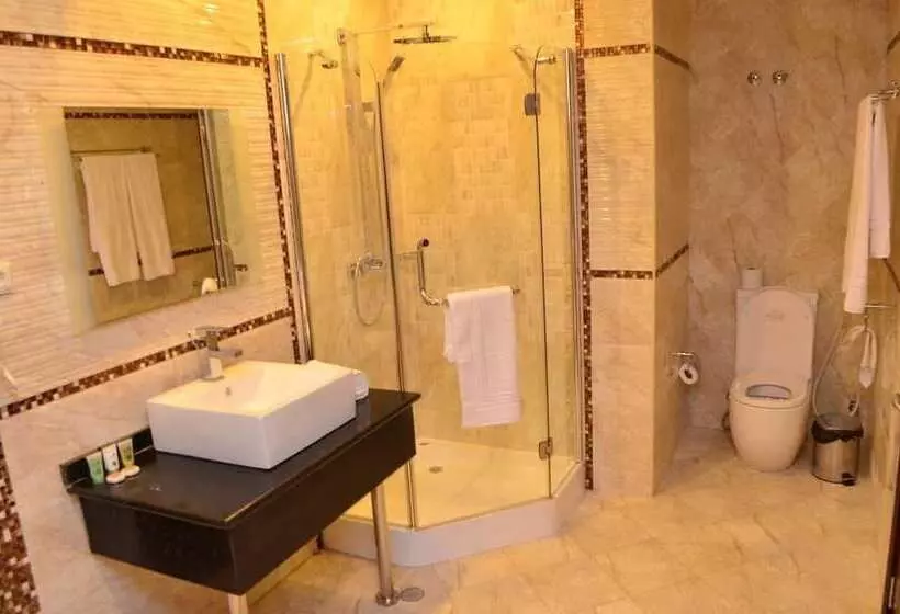 Seasons Hotel & Spa