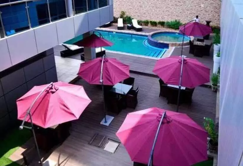 Seasons Hotel & Spa