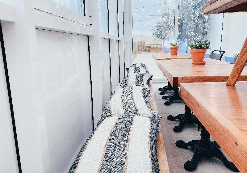 مسافرخانه Selina Peniche