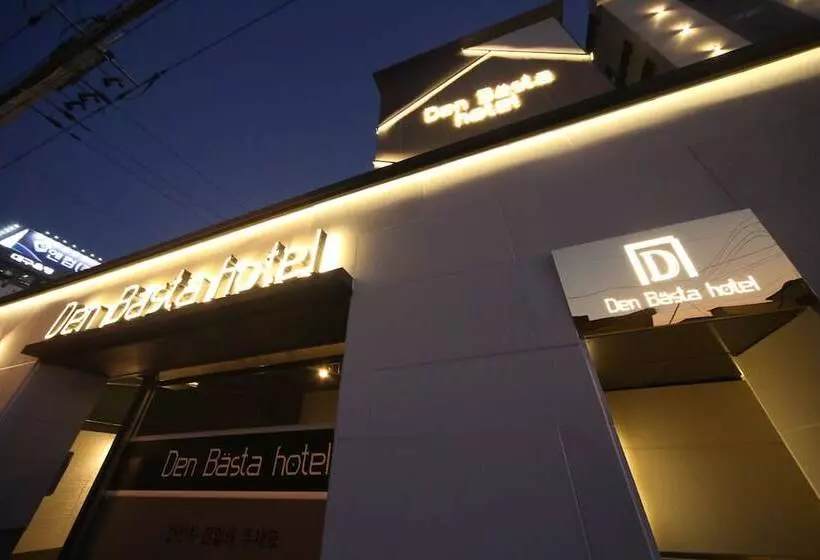 ホテル Den Basta