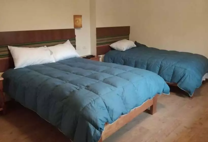 هتل Hostal Balcon De Piedras