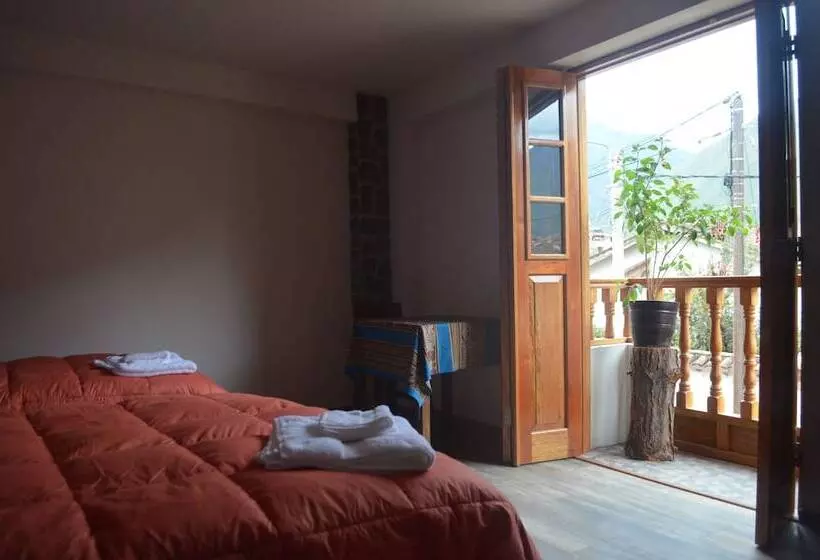 هتل Hostal Balcon De Piedras