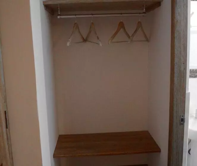 هتل Hostal Balcon De Piedras