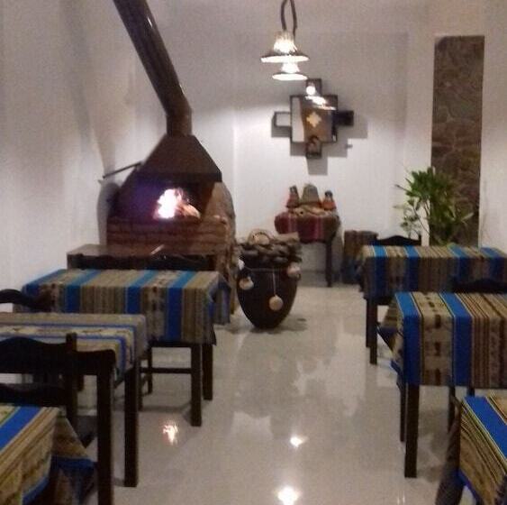 فندق Hostal Balcon De Piedras