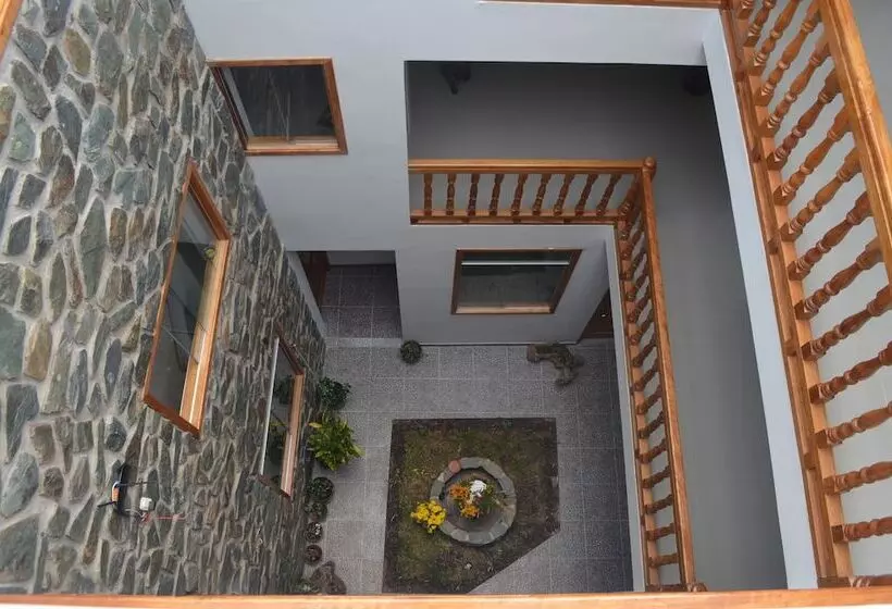 هتل Hostal Balcon De Piedras