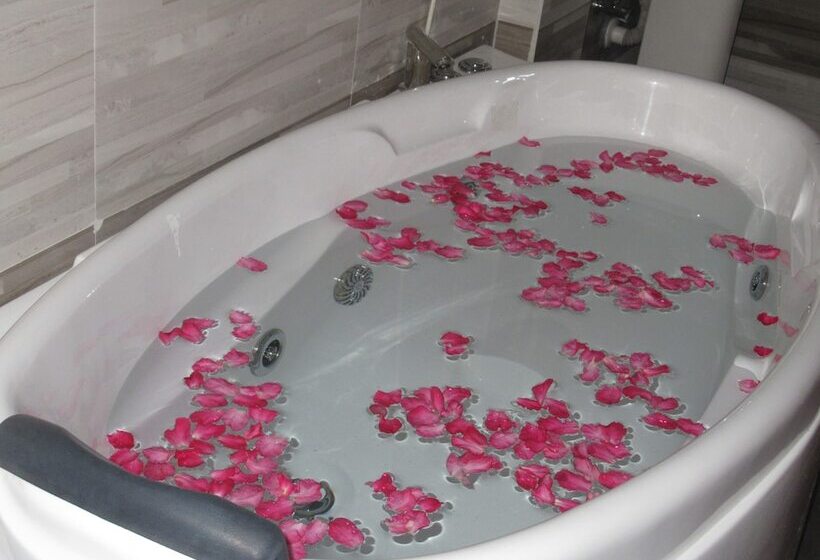 Sand Bank Hotel & Restaurant