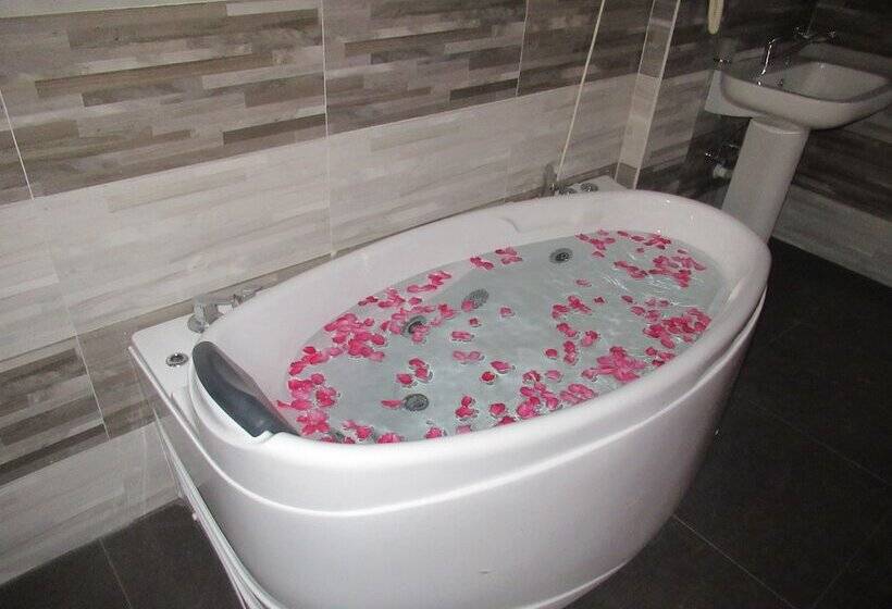 Sand Bank Hotel & Restaurant