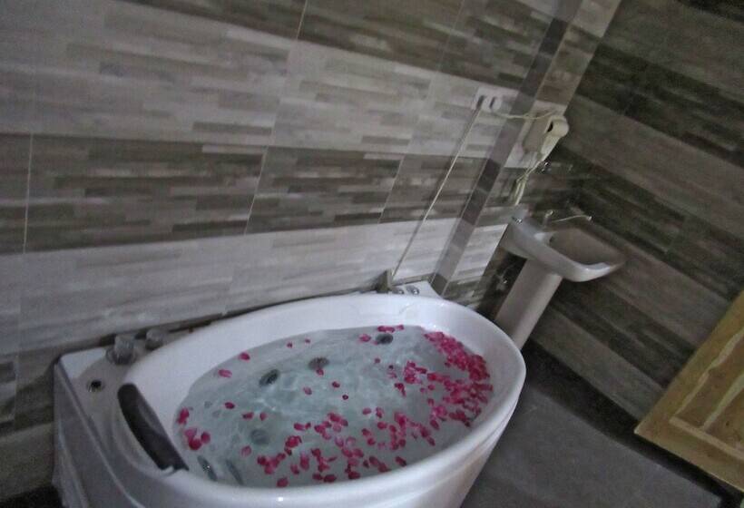 Sand Bank Hotel & Restaurant