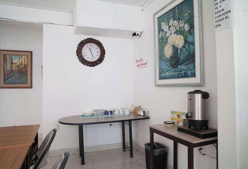 هتل Del Arte Y Figura