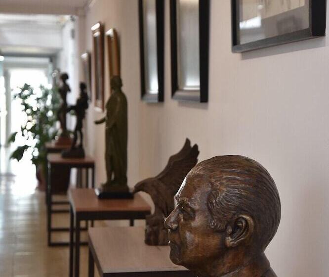 هتل Del Arte Y Figura