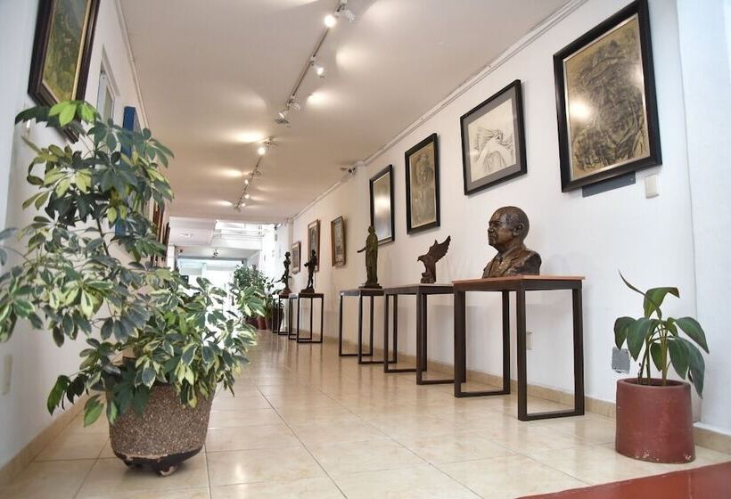 هتل Del Arte Y Figura